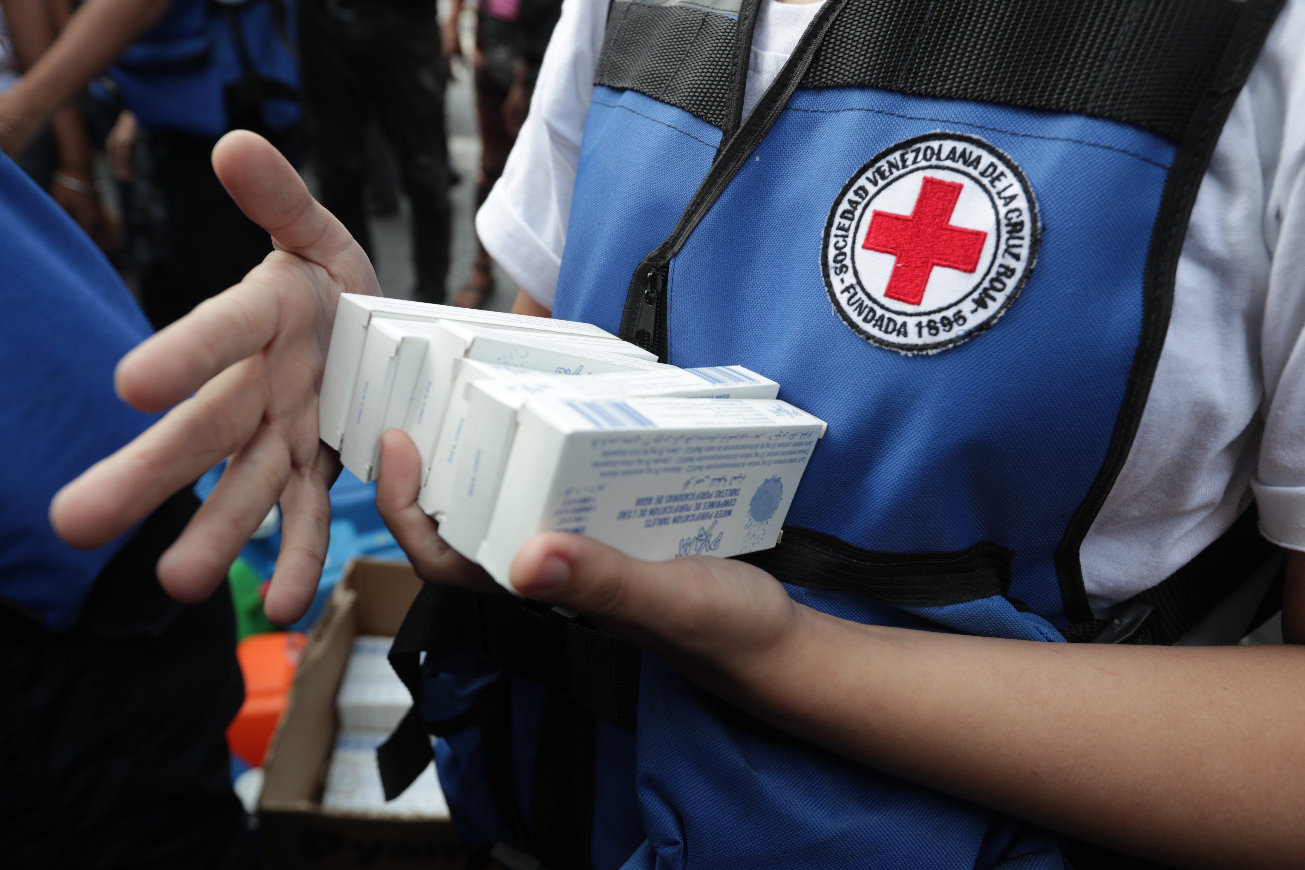 Cruz Roja distribuye ayuda humanitaria a pacientes en Caracas