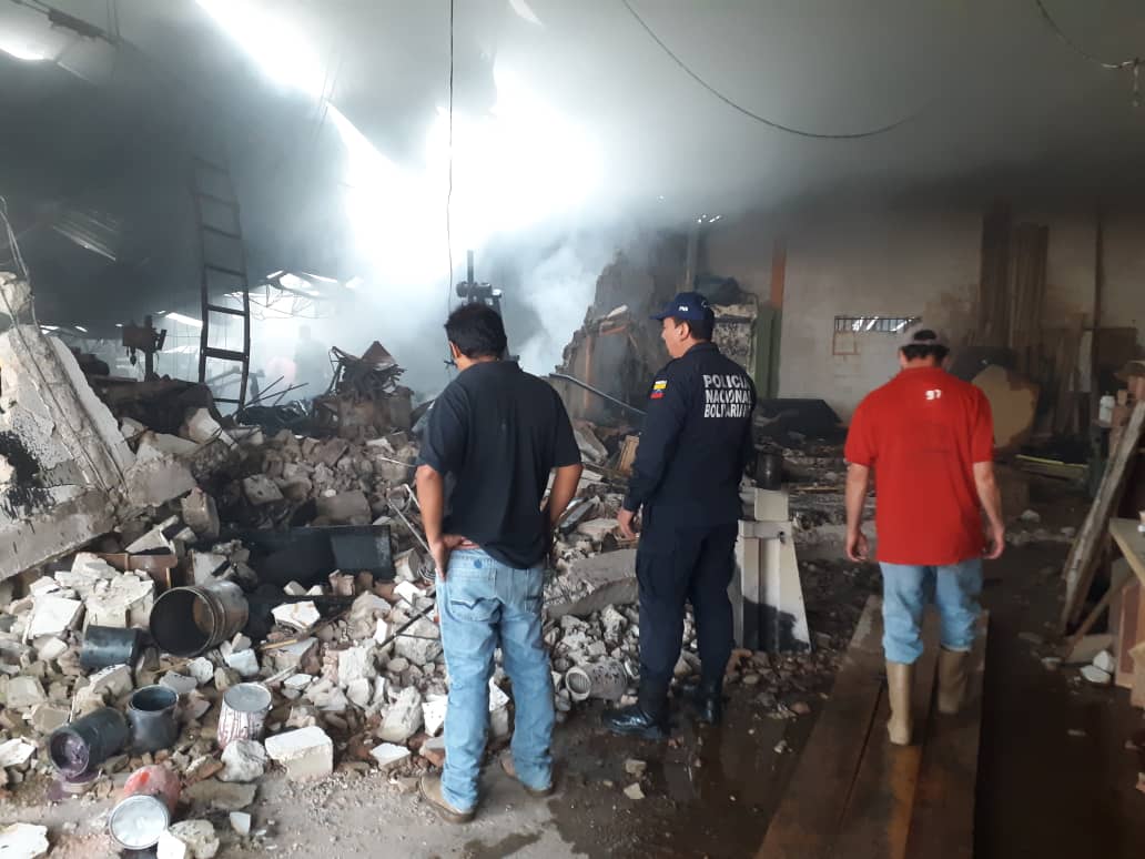Recalentamiento de líneas eléctricas generó un incendio en carpintería de Socopó