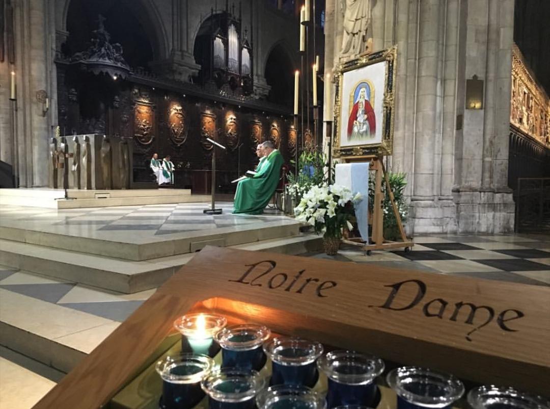 Reliquia de la Virgen de Coromoto en Notre Dame fue retirada en medio de la humareda (VIDEO)