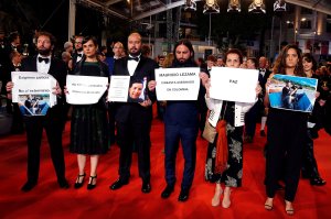 Protestan en la alfombra roja de Cannes por asesinato de cineasta colombiano