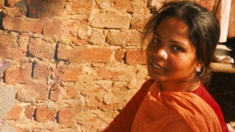 La cristiana Asia Bibi absuelta de blasfemia partió de Pakistán