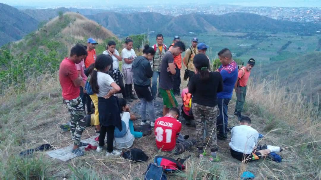 Rescatan a 19 excursionistas en el cerro El Limón de Aragua (fotos)
