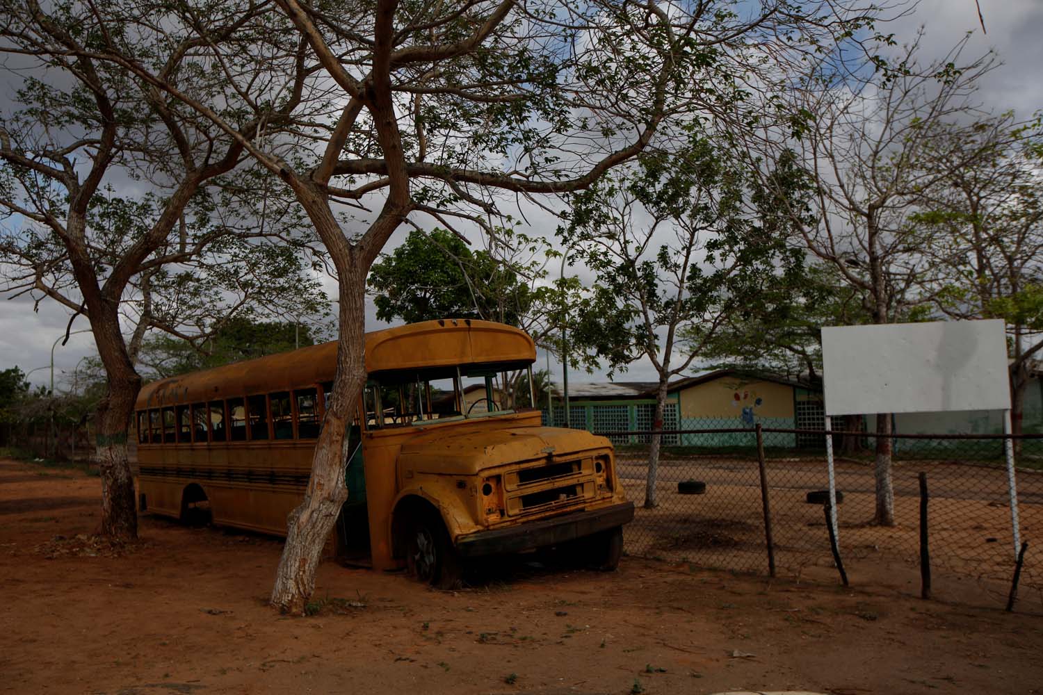 Una “casita normal”, la quimera de una familia en Venezuela que vive en un viejo autobús