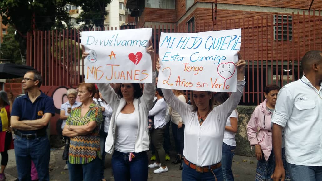 Madres protestaron en Caracas por irregularidades en juicios de custodias