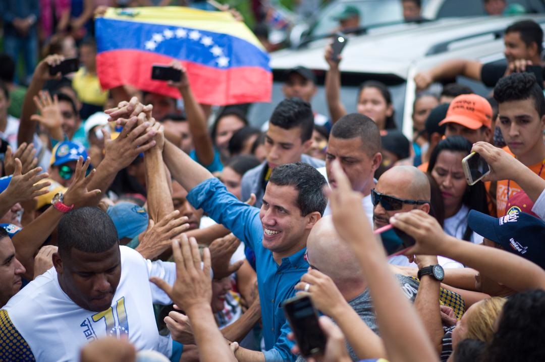 Guaidó llegó con la ruta democrática a Barinas y así lo recibieron (Videos)
