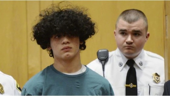 Condenan a dos cadenas perpetuas a adolescente por decapitar a un compañero en un ataque de celos