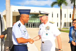 Jefe de las Fuerzas Armadas de Brasil visita el Comando Sur en Miami (FOTO)
