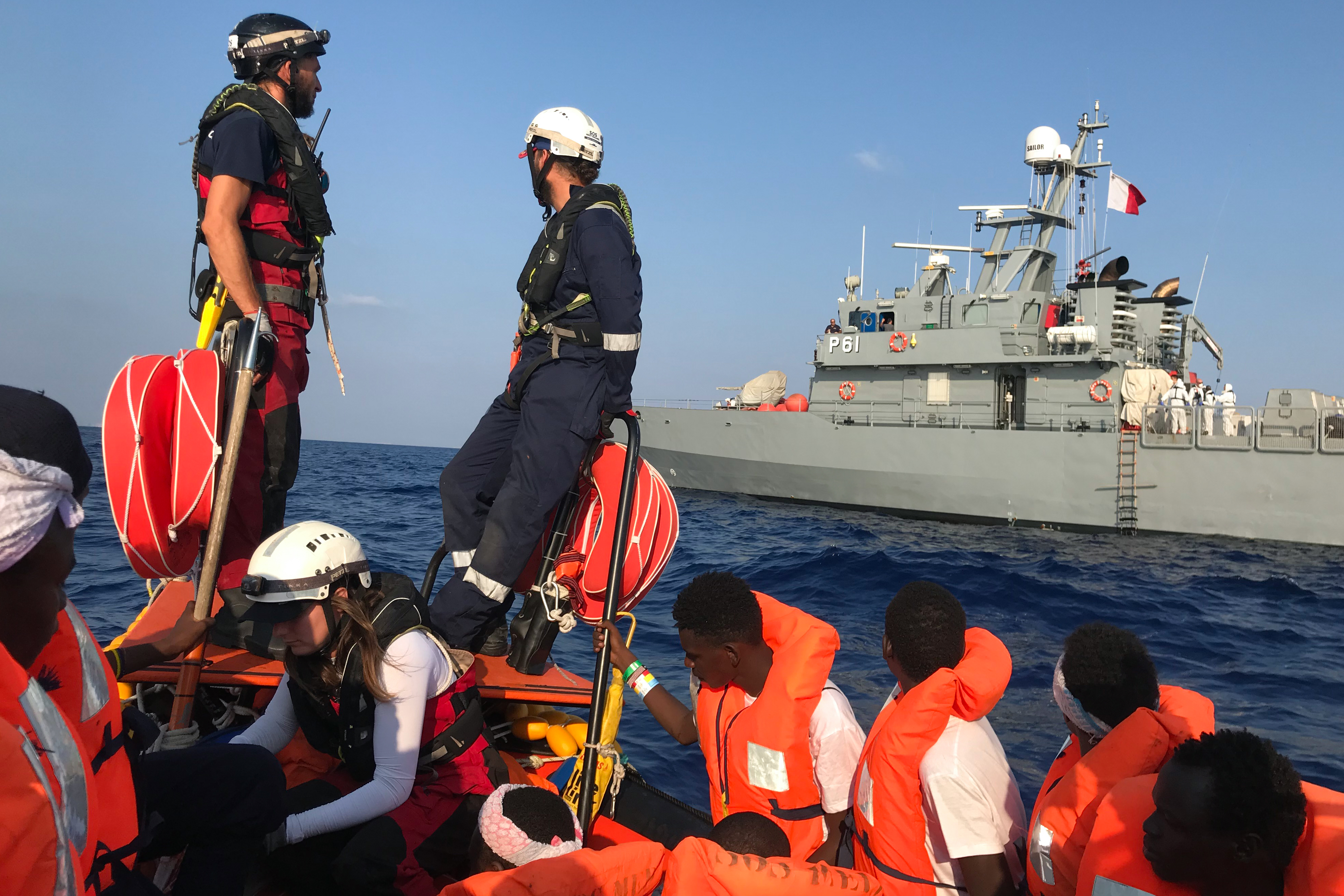 Seis países europeos recibirán a los 356 migrantes rescatados por barco humanitario