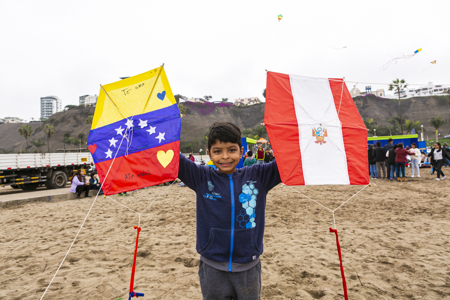 Acnur realizó volada de papagayos con niños venezolanos en Perú (Fotos)
