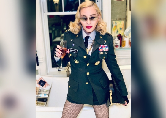 Madonna se vistió de General 4 estrellas para su cumpleaños (fotos y videos)