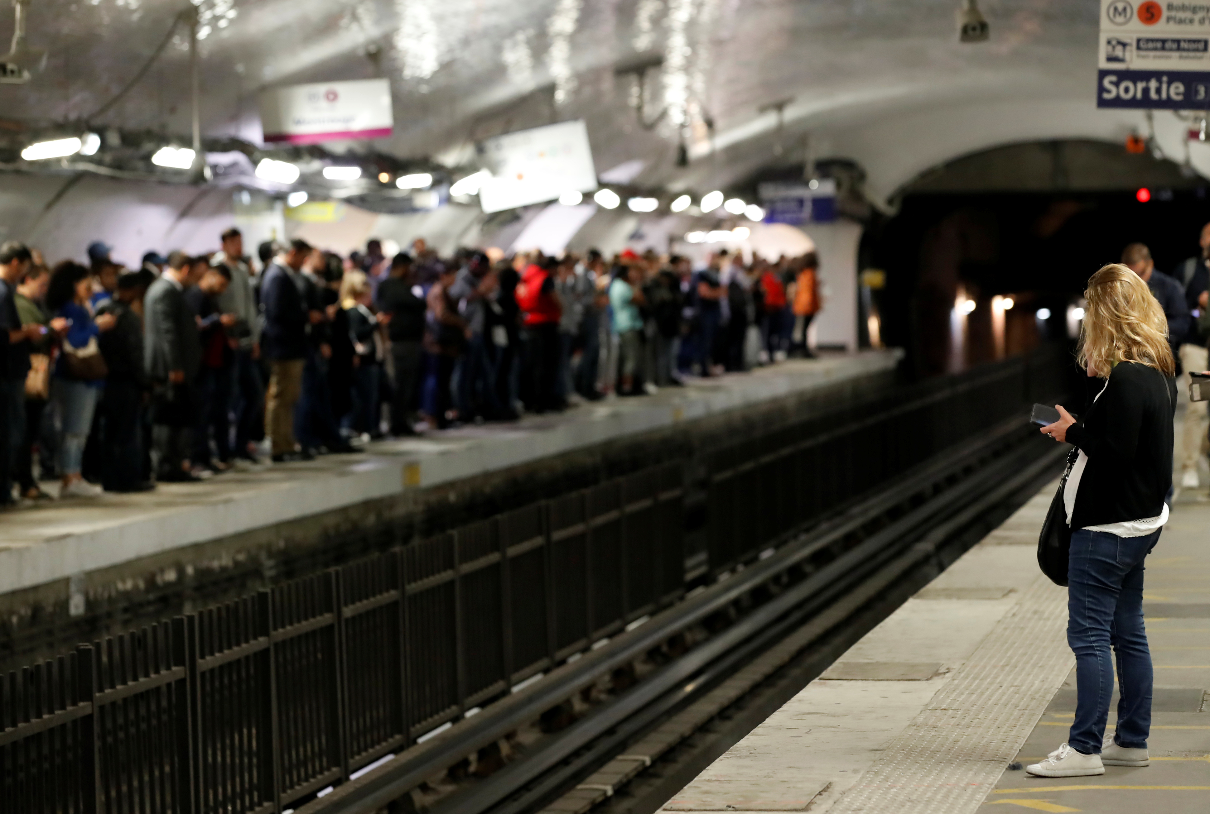 Caos en París por una huelga en el metro contra la reforma de las pensiones
