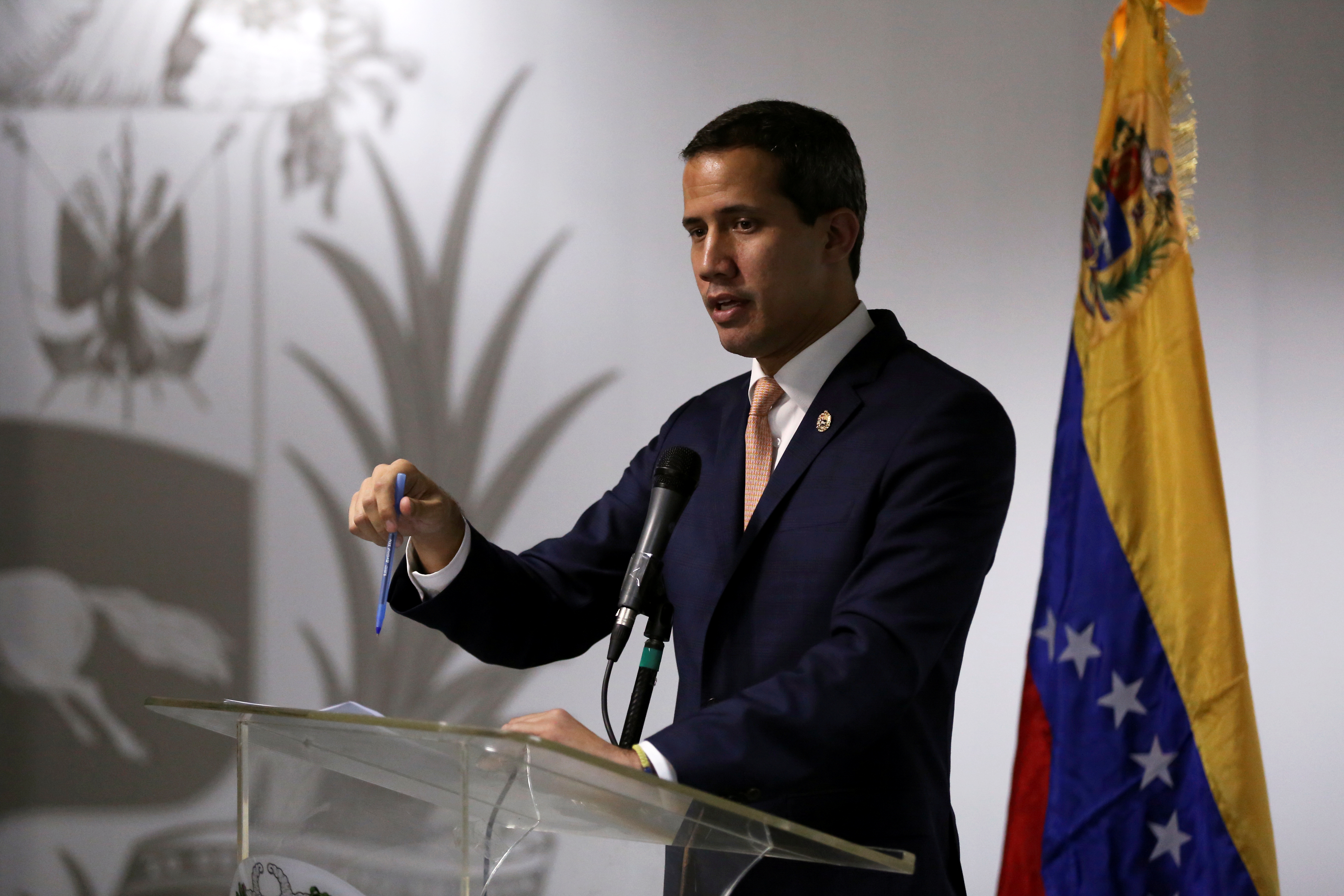 Guaidó advirtió que Maduro quiere convertir a los gobernadores en traficantes de oro