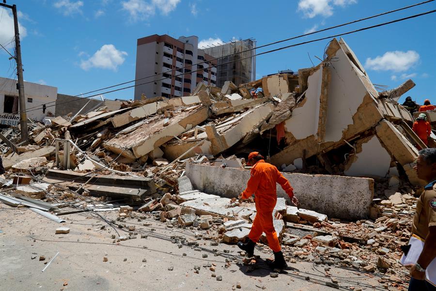 Hallan cuerpos de últimos desaparecidos en derrumbe de un edificio en Brasil