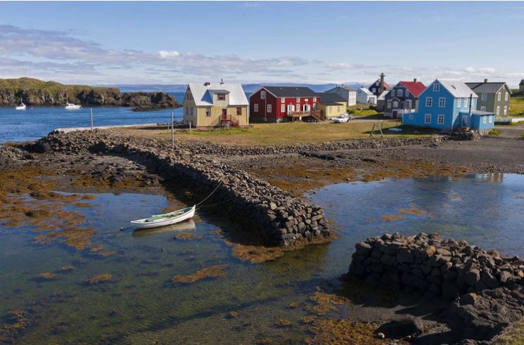 La solitaria isla de seis habitantes que fue elegida como el mejor destino en 2020 (Fotos)