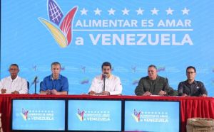 Maduro instruyó a niños venezolanos a criar gallinas porque “educa más que mil libros” (VIDEO)
