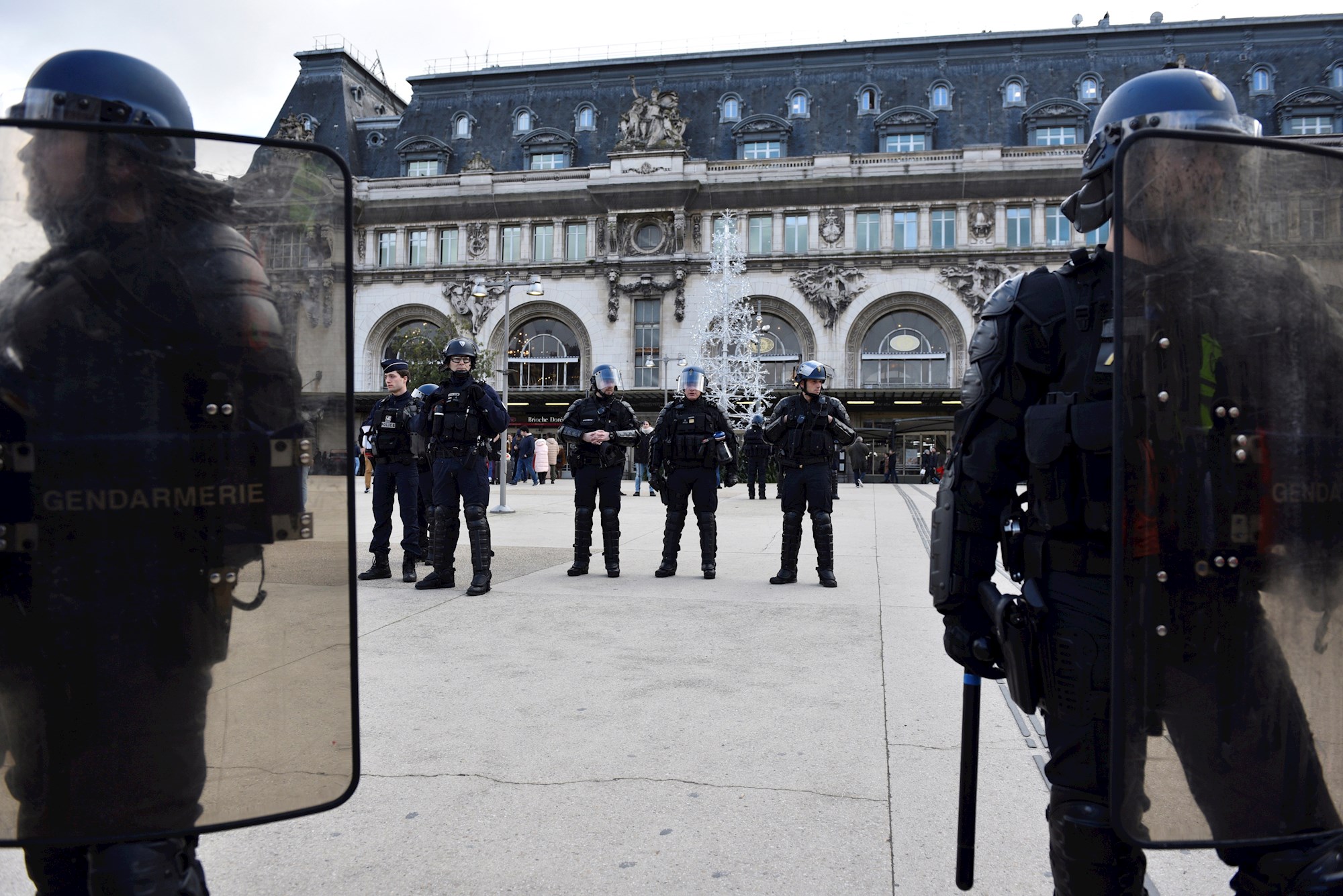 Detienen a 13 personas durante unos disturbios en París