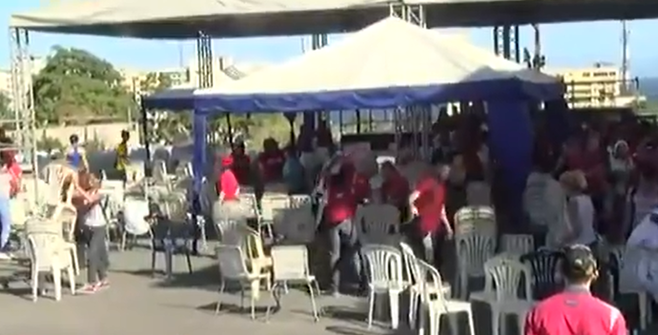 Chavistas desarmaron las sillas para sesión especial de la Asamblea Nacional #15Dic (video)