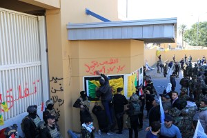 Manifestantes pro-Irán abandonan alrededores de la embajada de EEUU en Irak