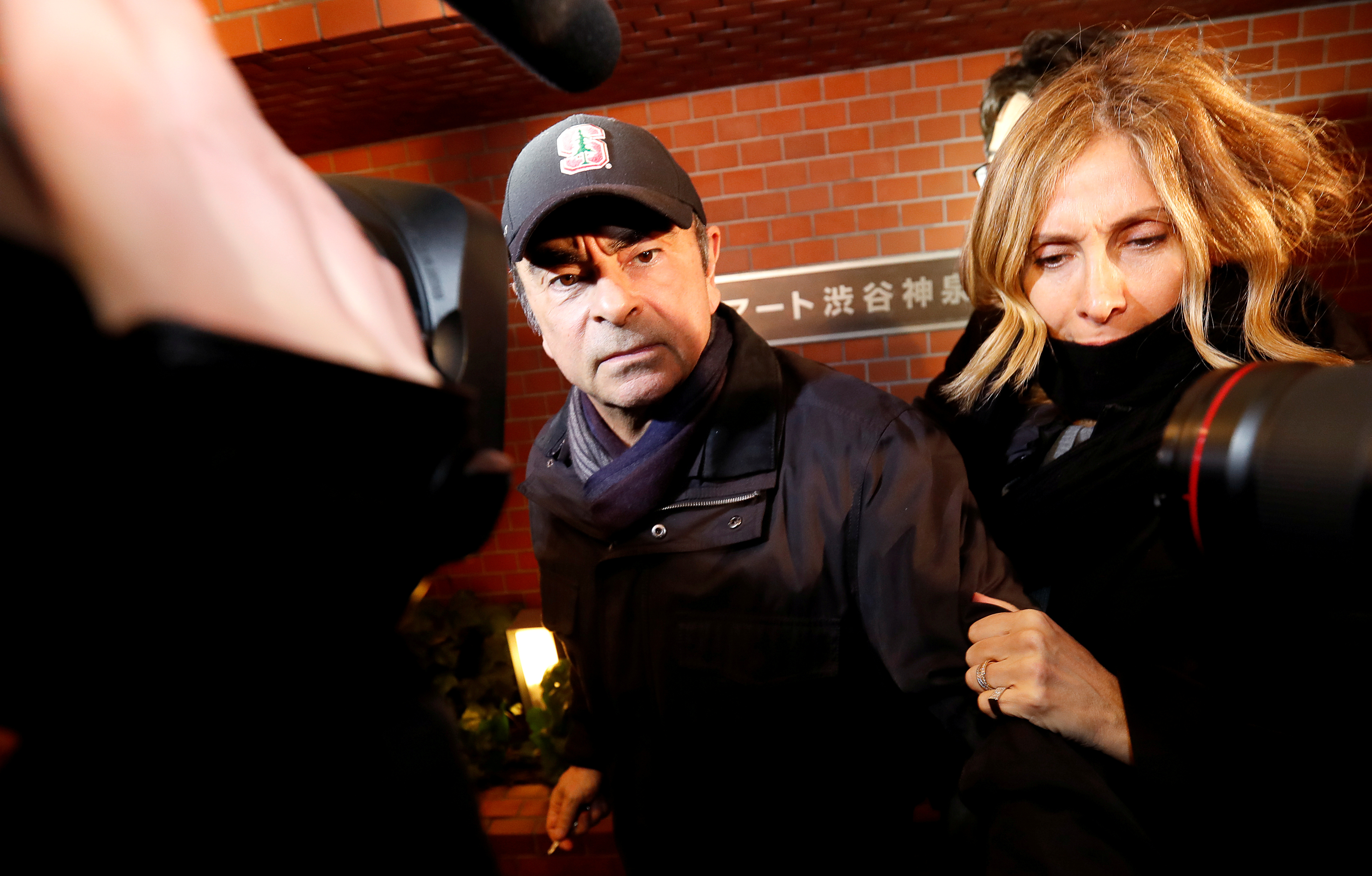 Tres cómplices en fuga de Carlos Ghosn de Japón condenados a prisión en Turquía