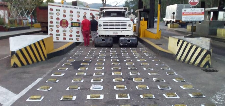 Incautan en Táchira más de 100 panelas de presunta cocaína colombiana oculta en un camión