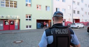 La policía alemana investiga la aparición de un hombre disfrazado de Hitler