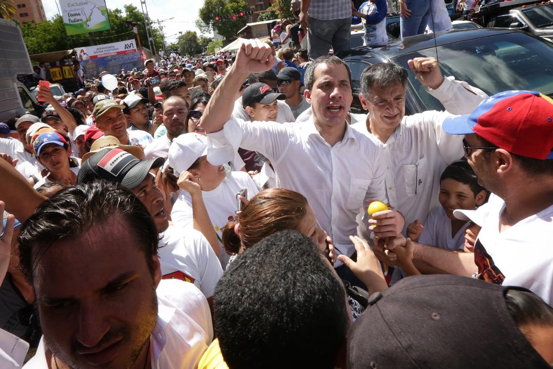 Guaidó: La dictadura se quedó sola en cuatro esquinas, nosotros estamos acompañando al pueblo (VIDEO)