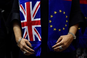 Países de la UE aprueban aplicación de acuerdo comercial posbrexit con Reino Unido