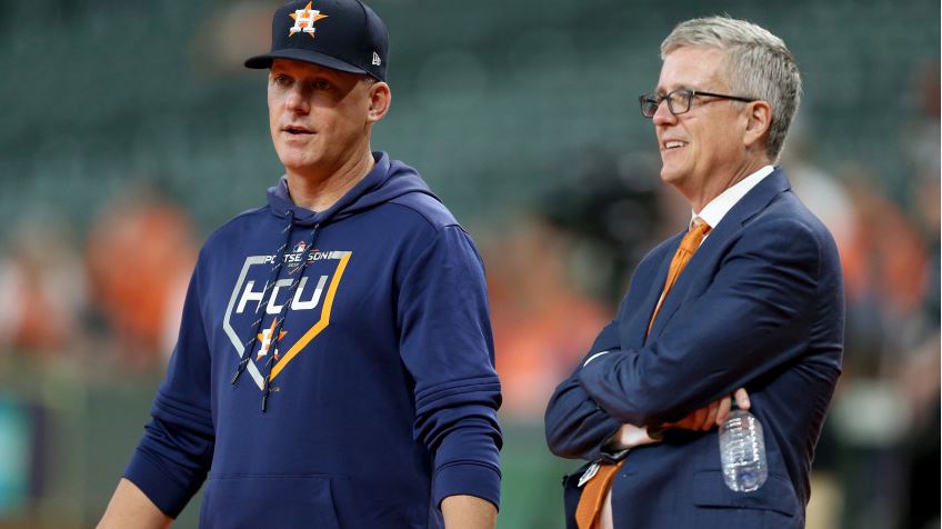 Astros despidieron a su gerente general y mánager tras comprobarse el robo de señas a otros equipos