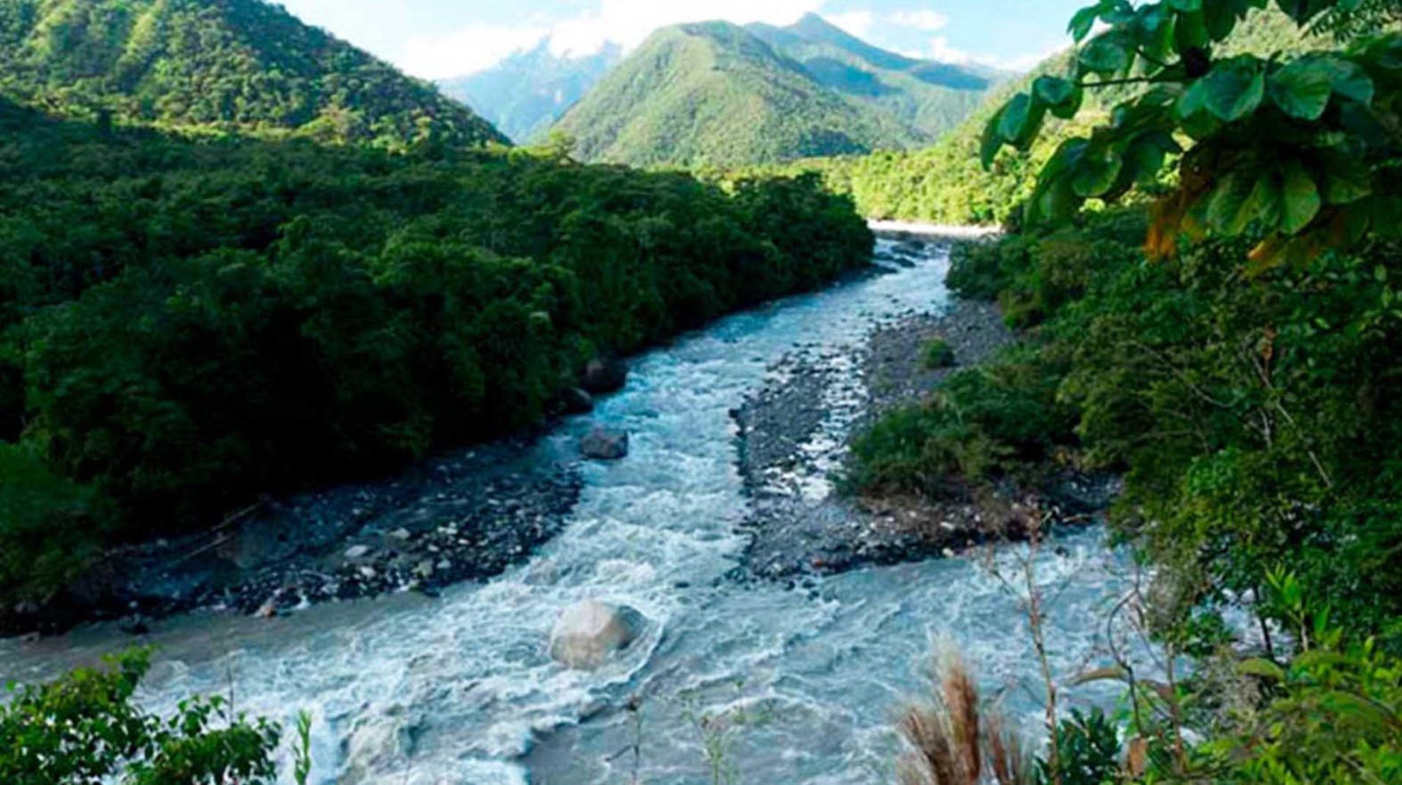 Naufragio de una embarcación dejó dos muertos y 23 desaparecidos en río de Perú