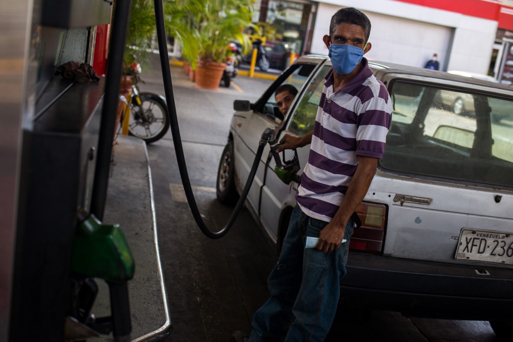 El régimen de Maduro venderá la gasolina a través del Sistema Patria y del Intt