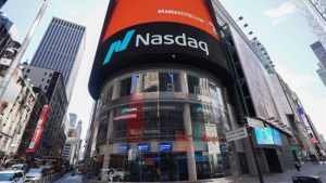 Wall Street termina en alza y el Nasdaq marca nuevo récord