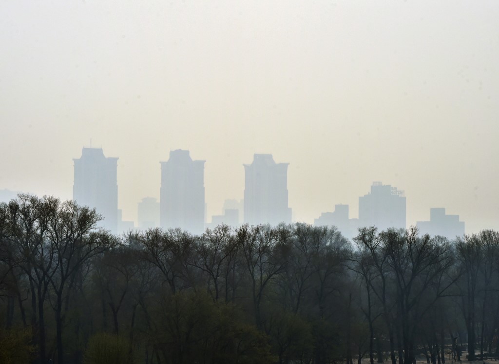 Espesa humareda y récord de contaminación en Kiev por incendio en Chernóbil
