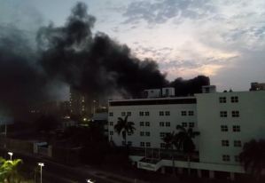 Controlaron incendio en la parte externa del Hotel Kristoff de Maracaibo este #5Abr (Video)