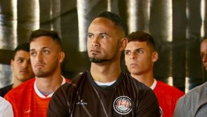 Brasil: Entrenadora de fútbol renunció tras fichaje de portero condenado a 20 años por feminicidio