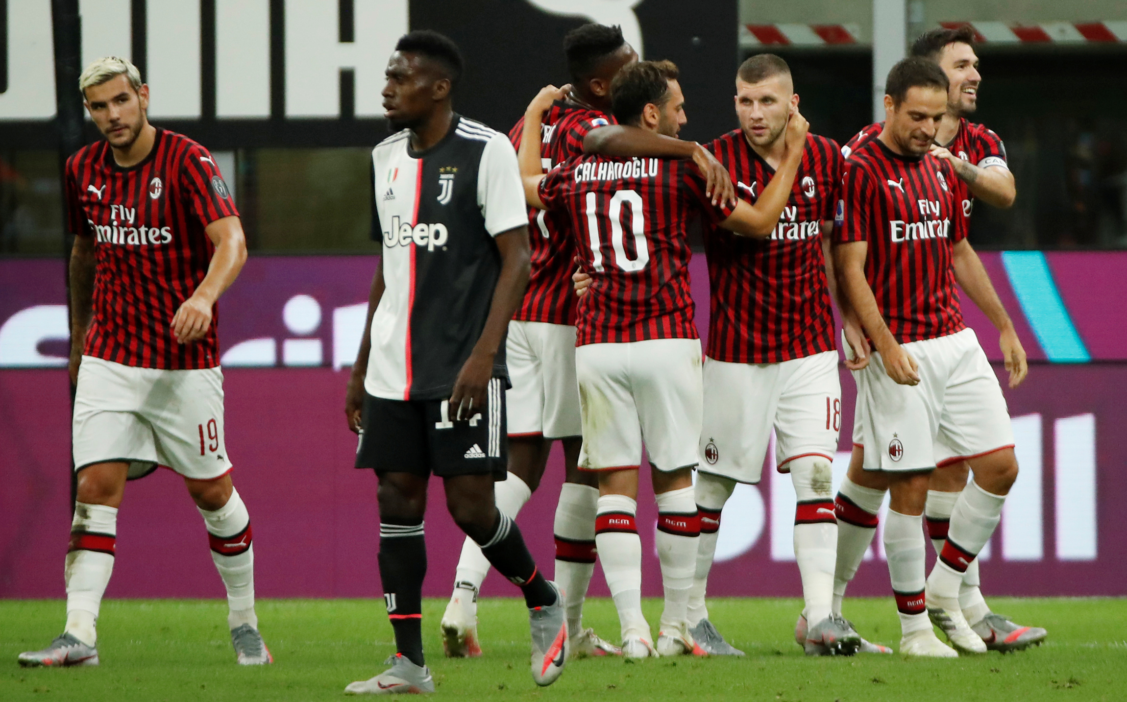 El Milán aplazó el título liguero de la Juventus con una remontada épica