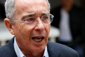 Álvaro Uribe renunció al Senado de Colombia