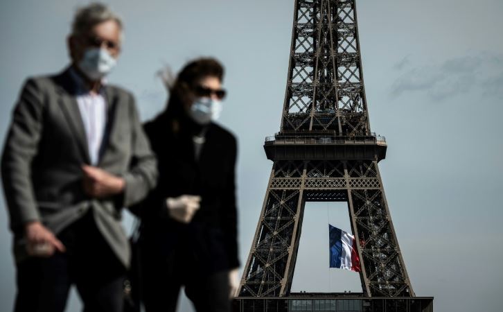 En París prohibieron reuniones con más de diez personas de no garantizar distancia de seguridad
