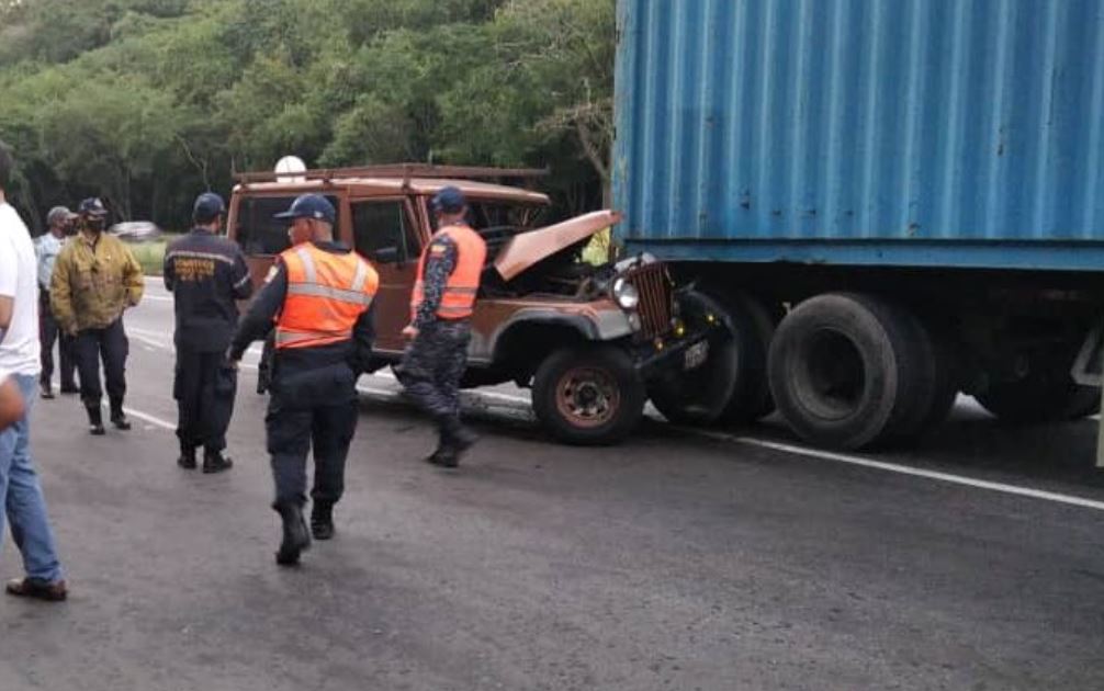 Reportaron accidente de tránsito en la autopista Gran Mariscal de Ayacucho, sentido Caracas (Fotos)
