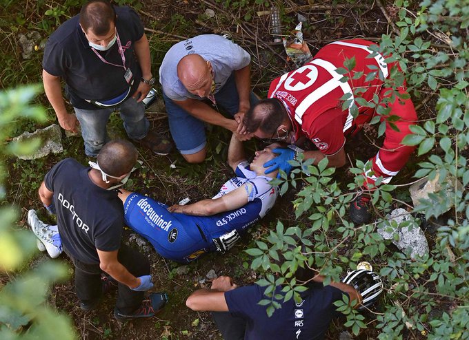Evenepoel sufre fractura en la pelvis tras caída en Giro de Lombardía
