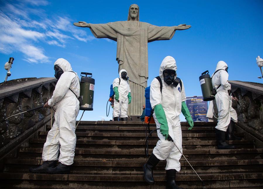 Brasil supera las 120.000 muertes por coronavirus, pero la pandemia parece ralentizarse