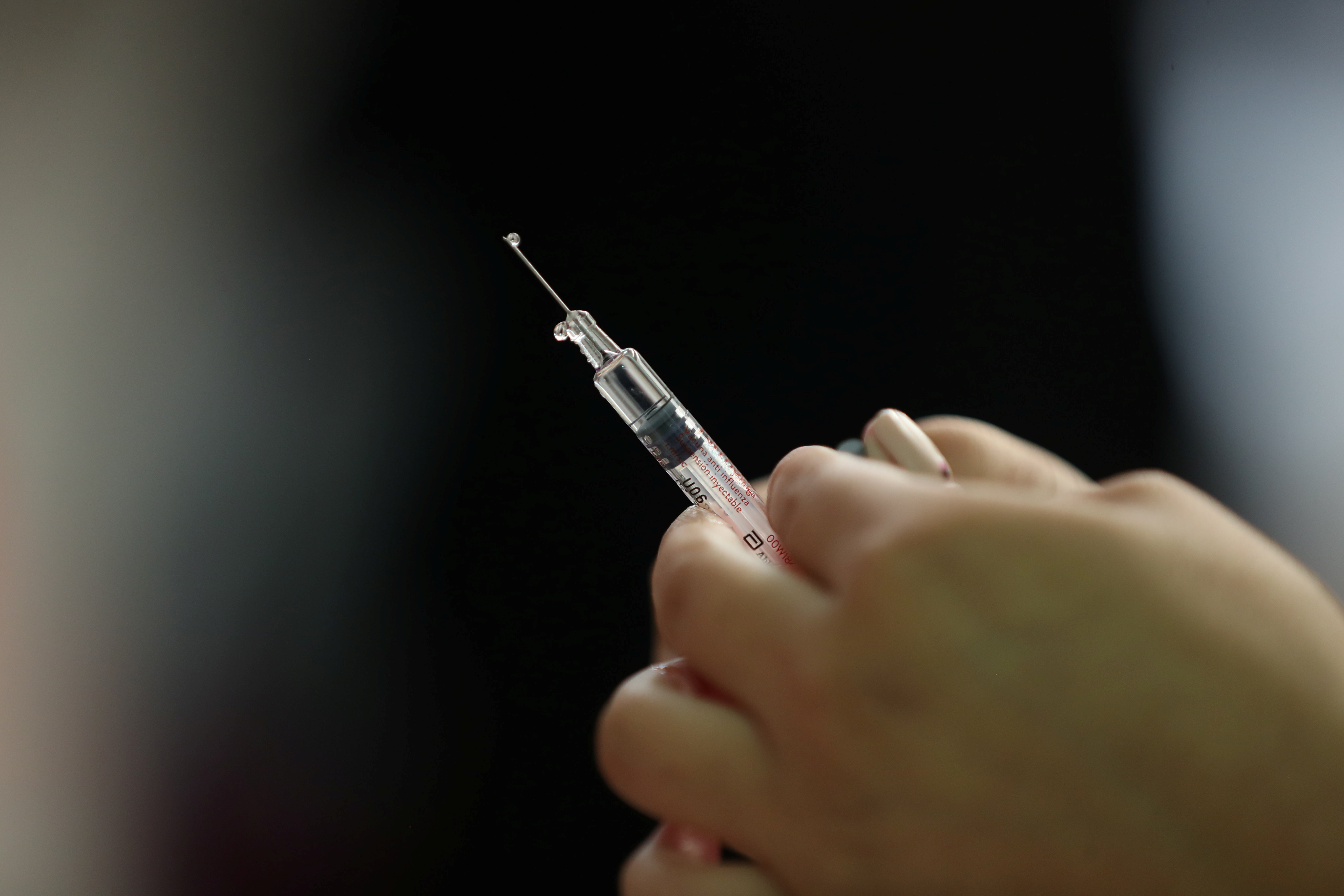Científicos alertan sobre desconfianza de la población hacia vacuna contra el Covid-19