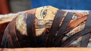 Egipto presentó al mundo 59 sarcófagos de 2.600 años de antigüedad con momias intactas (Fotos y video)