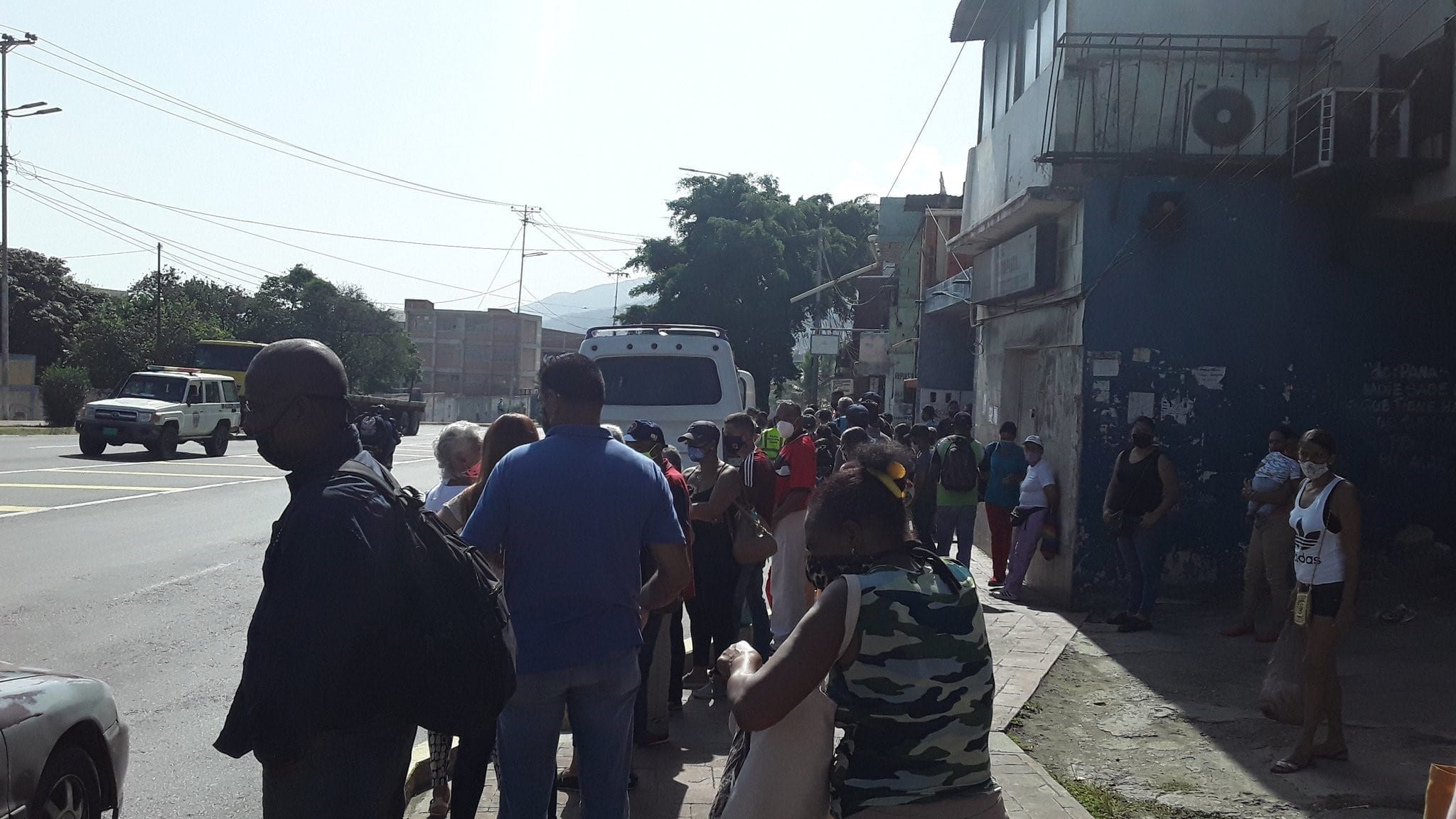 En La Guaira, el transporte “brilla por su ausencia” en las tardes… y los choferes piden un aumento del pasaje de 200%