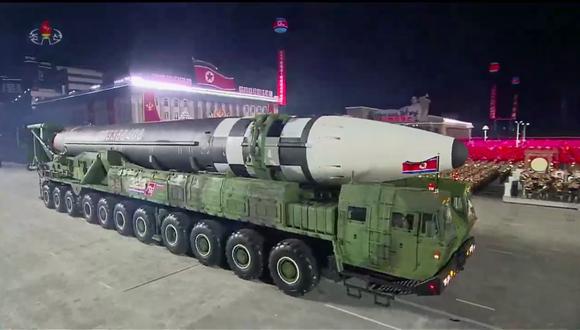 Corea del Norte mostró un nuevo misil balístico intercontinental en desfile militar