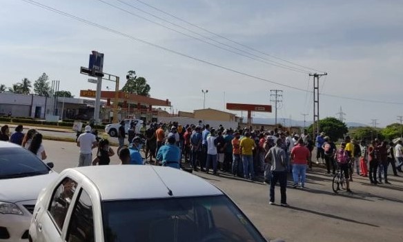 Bolívar amanece prendida con protestas por la falta de gasolina #5Oct