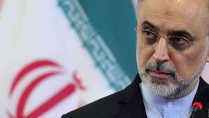 El jefe del programa nuclear de Irán Ali Akbar Salehi da positivo al coronavirus