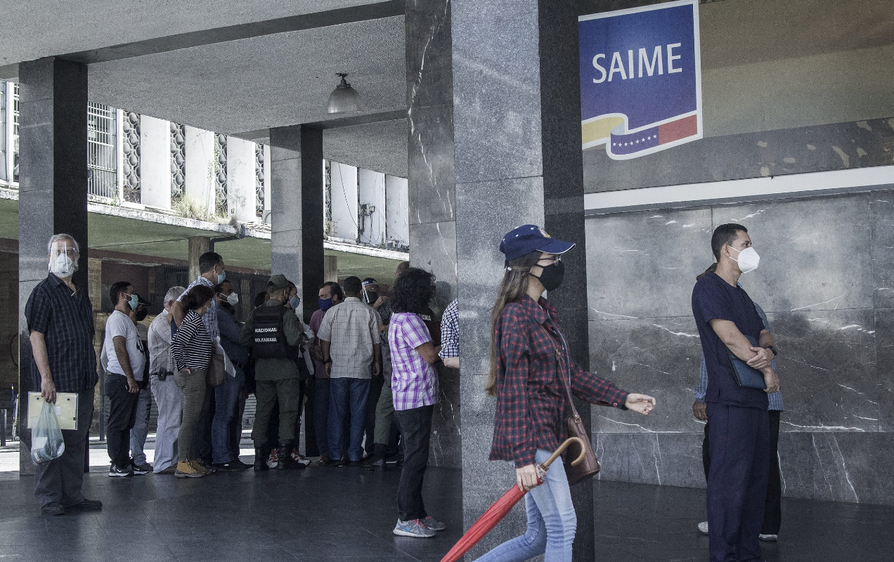 Desde 2018 el Saime viene prometiendo extender la vigencia del pasaporte y la prórroga