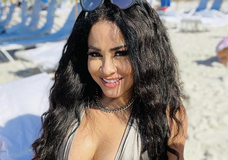 “Está muy flaca”: Carolina ‘La veneno’ Sandoval sorprendió mostrando su cuerpo en bikini