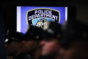 Policía fue arrestado por golpear brutalmente a su ex esposa en Nueva York