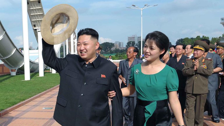 Nadie sabe de su paradero: La esposa de Kim Jong Un lleva más de un año desaparecida de la escena pública